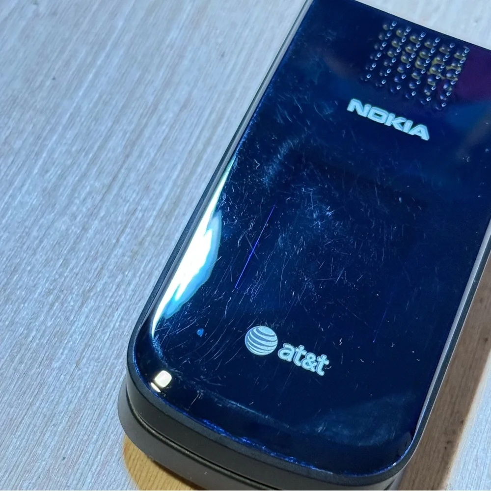 NOKIA Cell Flip Phone Model:2720A-2B No Charge “UNTESTED”w/Case Buy As Is Read!